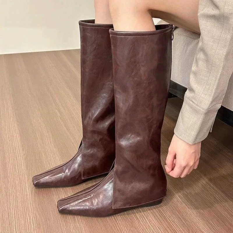 Interior Designer - Wysokie buty na płaskim obcasie z